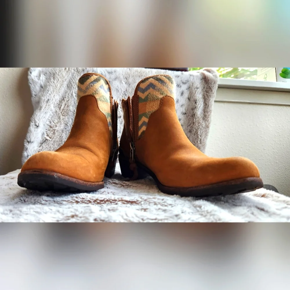 Ugg Pendleton ankle boots size 7.5 - Picture 8 of 16